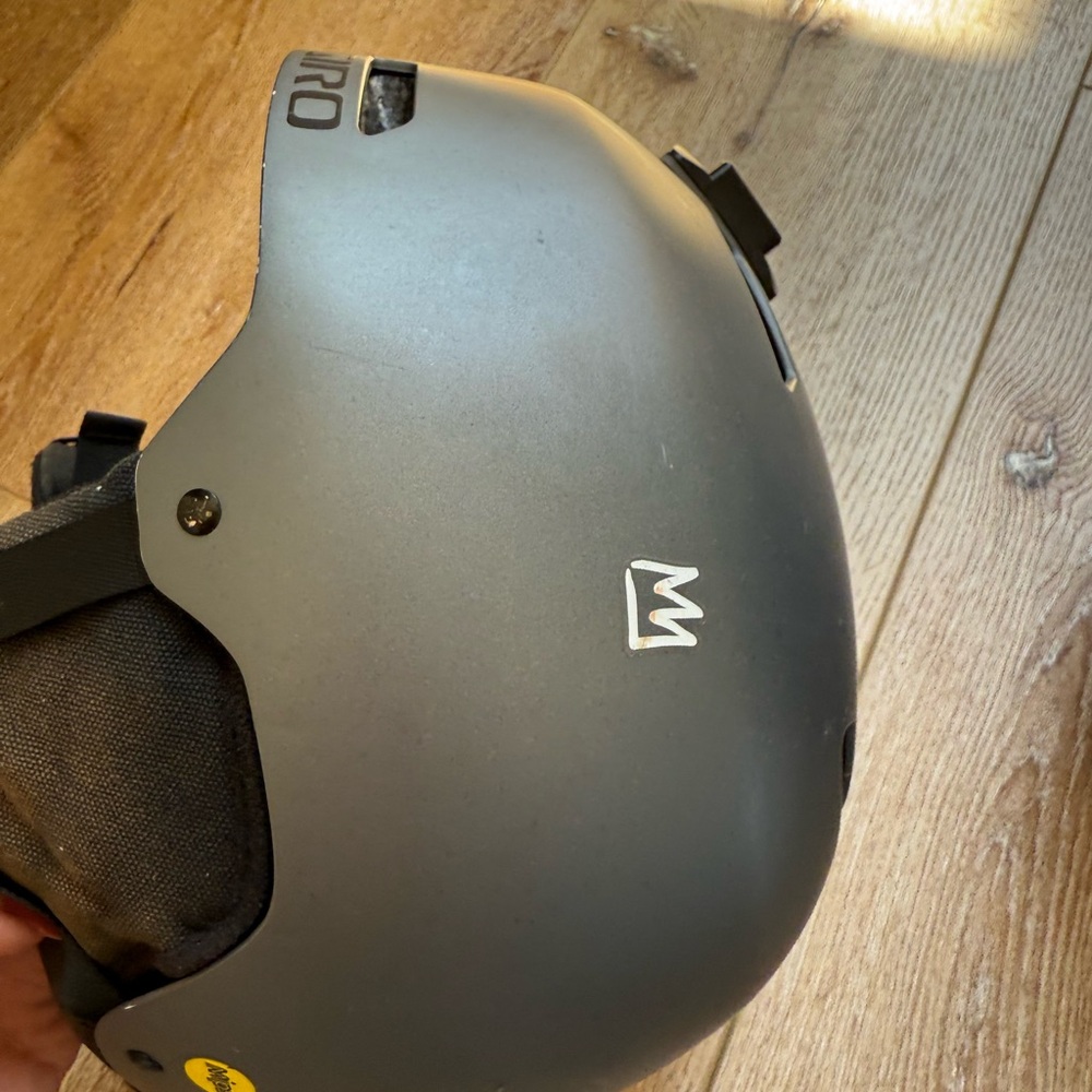 Gray Giro Snowboard Helmet size Adult Medium - Picture 3 of 8
